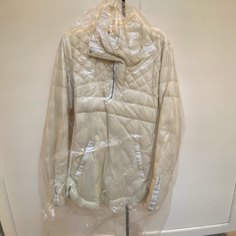 Lululemon cream running pullover jacket.